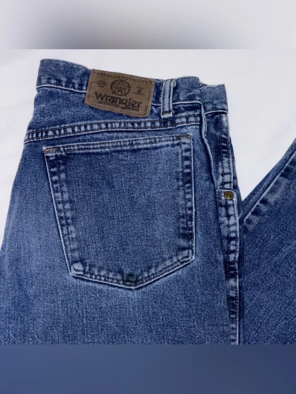 Vintage 90s Wrangler USA Retro Y2K Medium Blue Wash Denim Straight Leg Jeans 30”